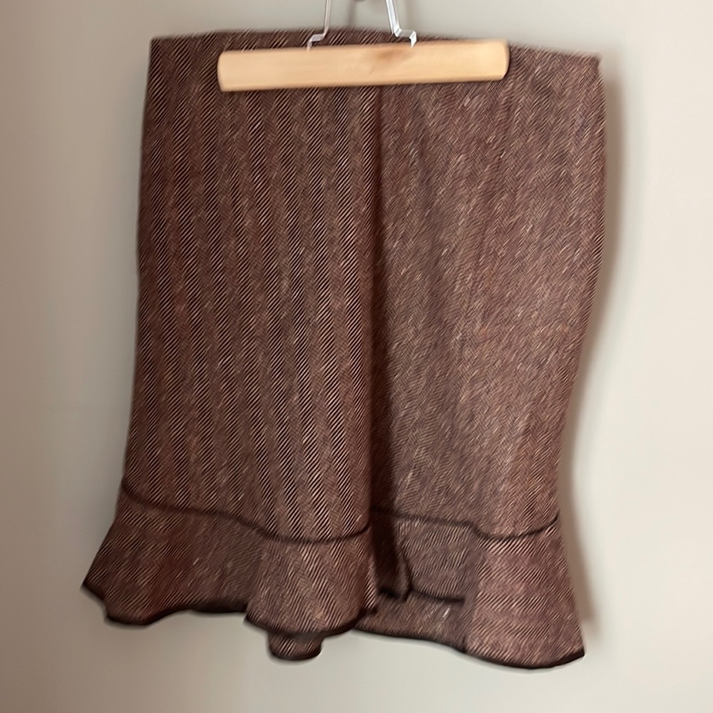 Gap skirt